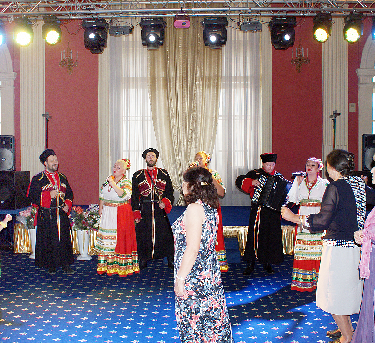 Инна Рытова и ансамбль казачьей песни 