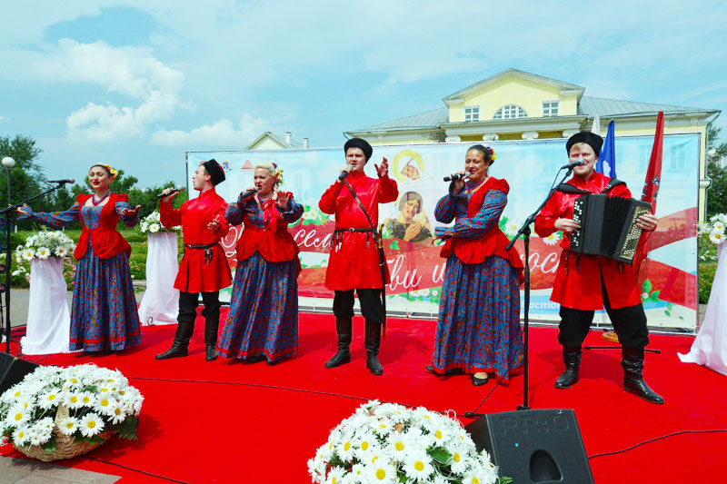 Инна Рытова и ансамбль казачьей песни 