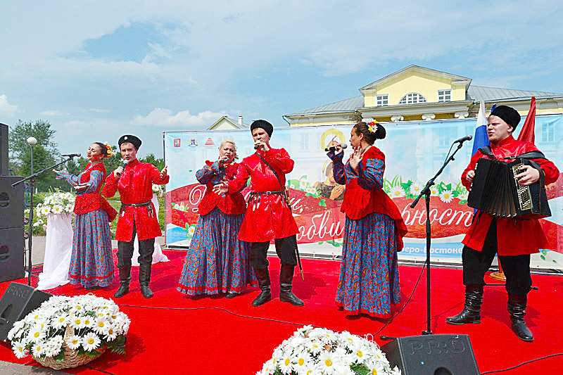 Инна Рытова и ансамбль казачьей песни 
