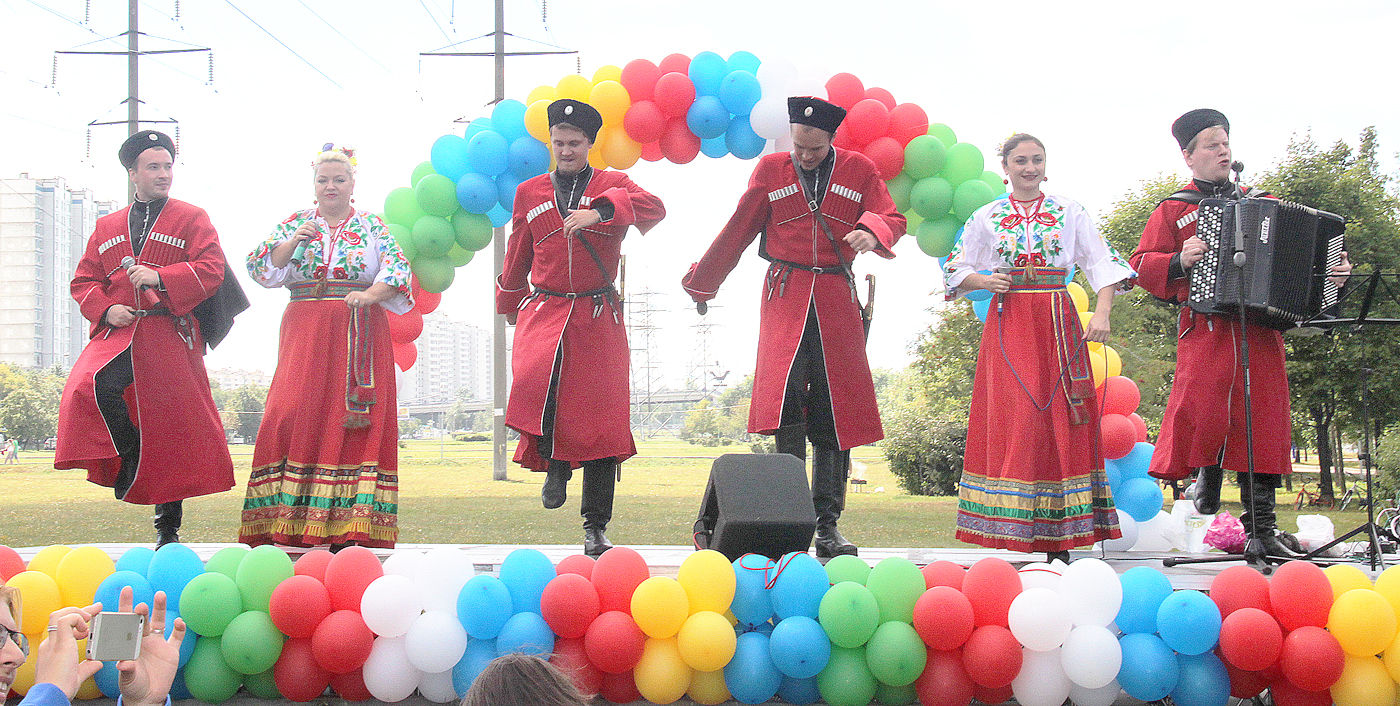 Инна Рытова и ансамбль казачьей песни 