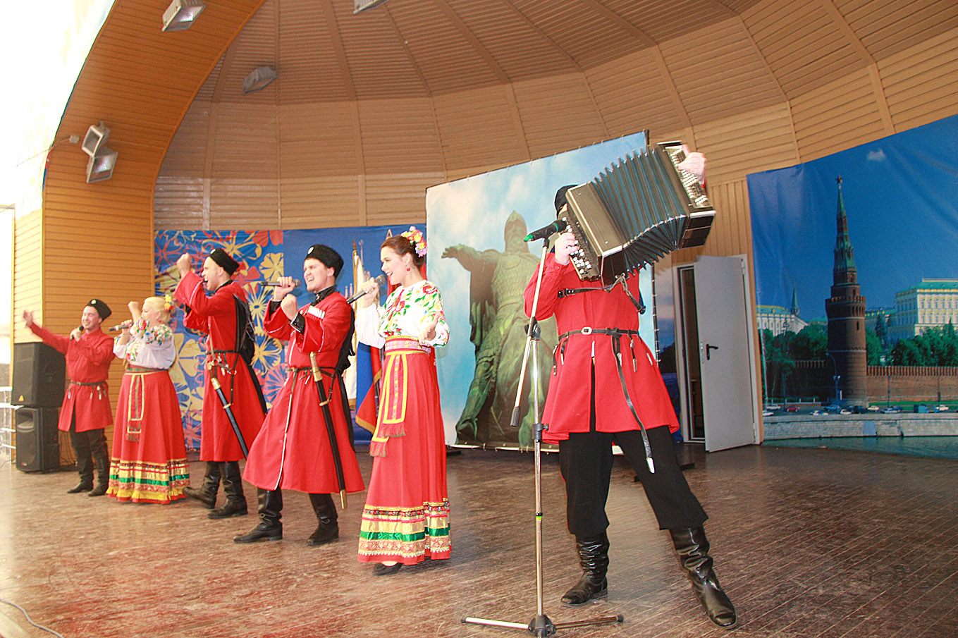 Инна Рытова и ансамбль казачьей песни 