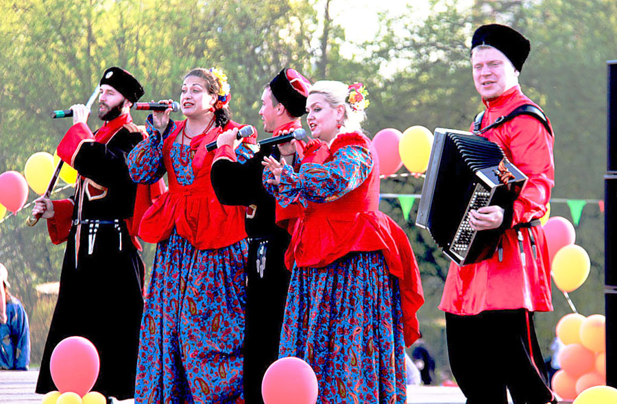 Инна Рытова и ансамбль казачьей песни 