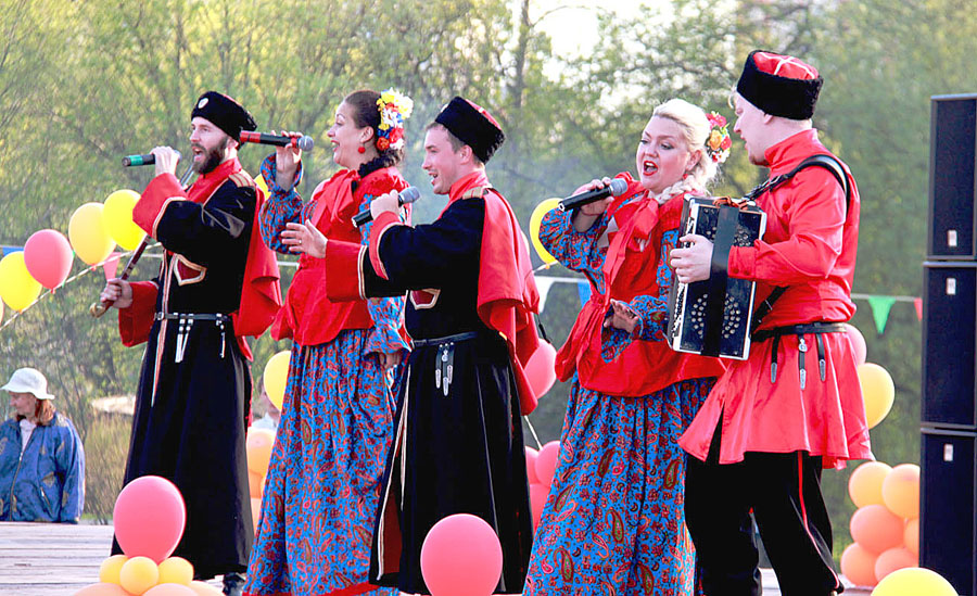 Инна Рытова и ансамбль казачьей песни 